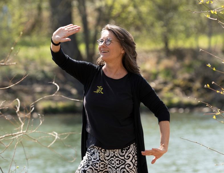 Portrait von Theresa Keidel in der Natur